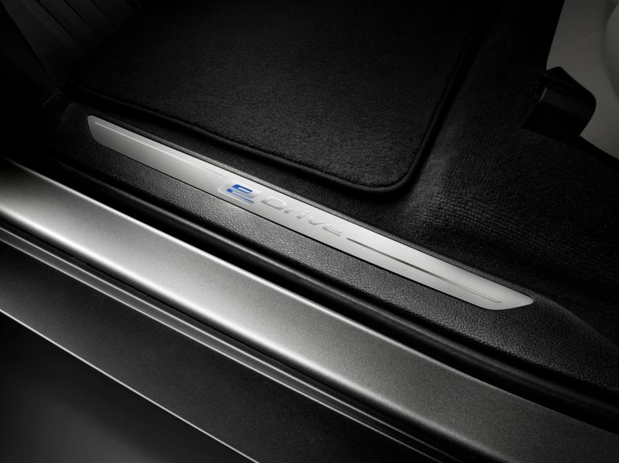 Детали интерьера BMW X5 eDrive Concept (F15) 2013 года  (фото 13 из 24)